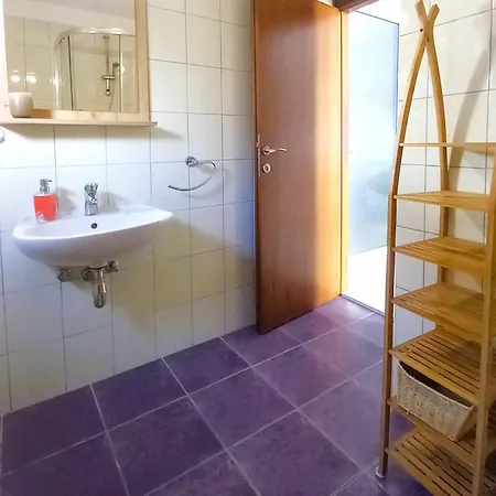 Apartman Donda *