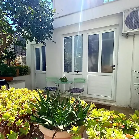 Donda Apartment Split