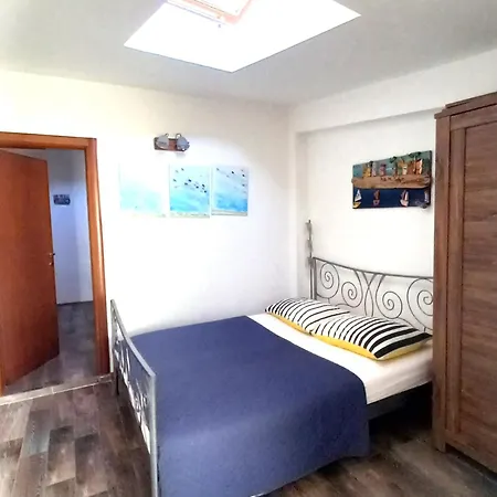 Donda Apartment Split